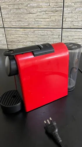 Máquina de café Essenza Mini Nespresso