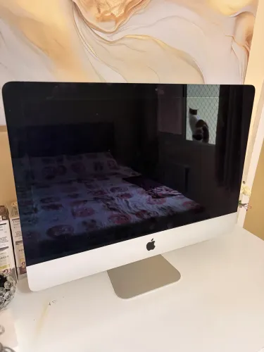 iMac 21.5" (Late 2013) - Intel Core i5 Quad-Core - 8GB RAM - NVIDIA GeForce 1GB
