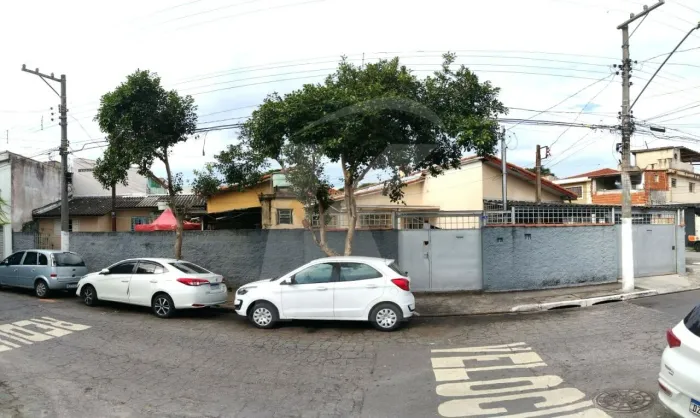 Terreno com 337 m², ideal para Investimento com 4 casas no bairro do Limão.