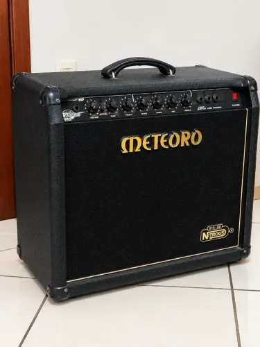 Amplificador Meteoro Nitrous 210-gs de 100w
