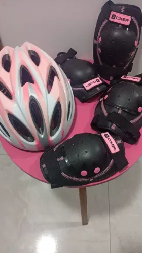 Capacete mais joelheira tornozeleira 