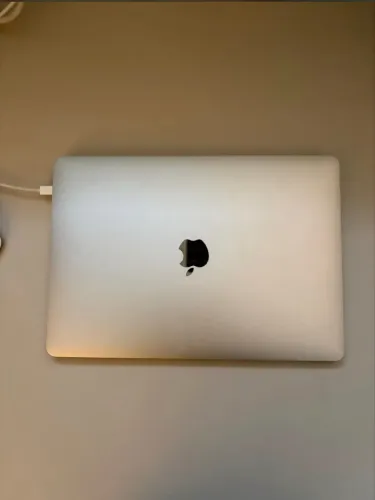 MacBook Air 2020 silver