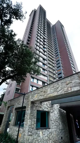 Imóvel para venda possui 342 metros quadrados com 4 quartos em Pinheiros - São Paulo - SP