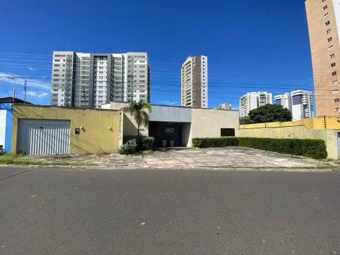 Casa Comercial à Venda