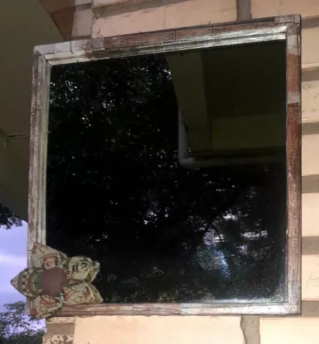 Espelho pintado a mão com flor artesanal