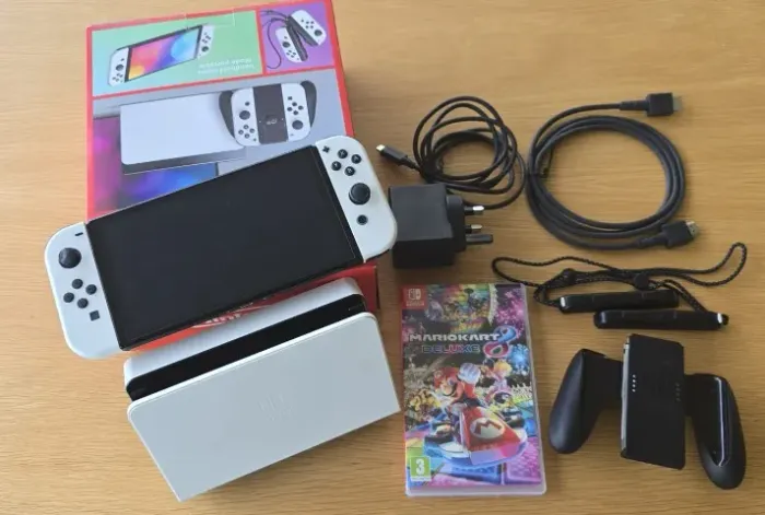 Nintendo Switch OLED 64GB + Mario Kart 8 Deluxe (mídia física) + SD 128GB