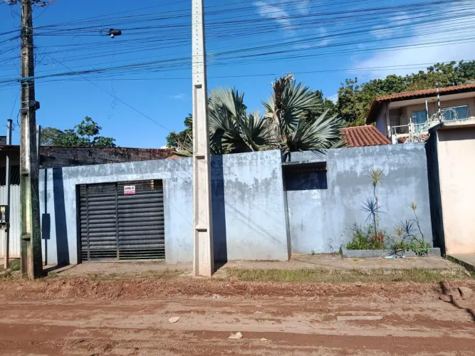 Alugo casa no bairro uruara, 02 quartos,tem poço artesiano só pagar energia