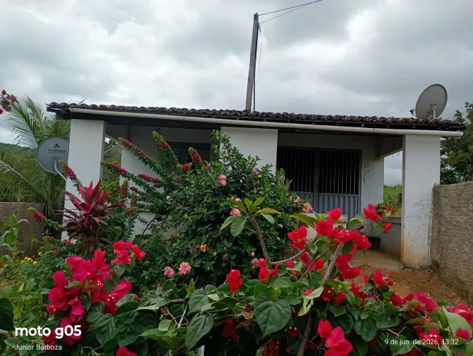 Sítio com casa dentro