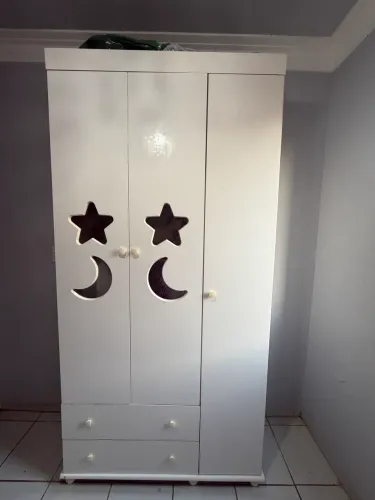 Vendo guarda roupa branco usado 
