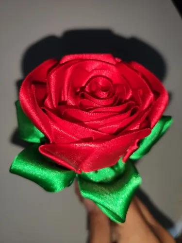 Rosa Vermelha de Cetim Eterna (Não Murcha) - Presente para Namorada/Mãe/Amiga