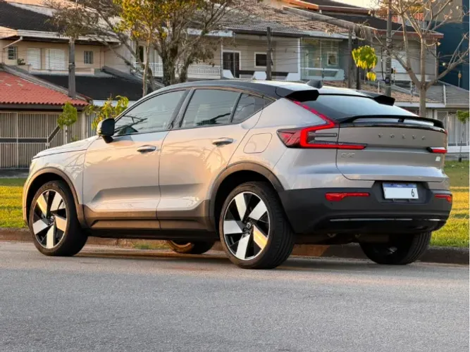 Volvo C40 Recharge Pure Eletric (elétrico) 2022
