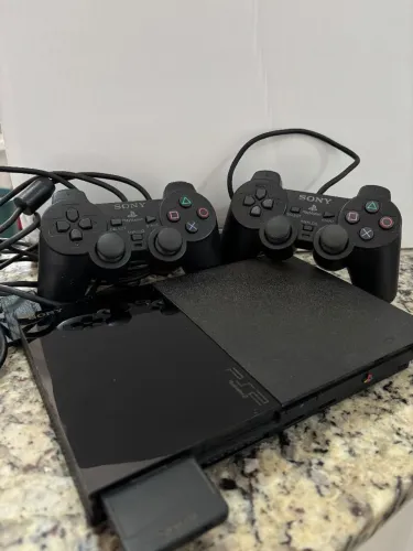 Sony Playstation 2 usado com 2 controles, transformador 127/220V, cartão de memória, jogos