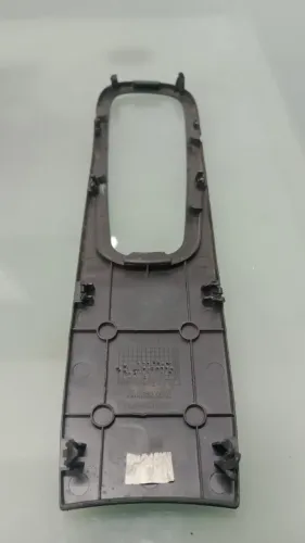 ACABAMENTO ALAVANCA FREIO DE MAO RENAULT KWID ORIGINAL