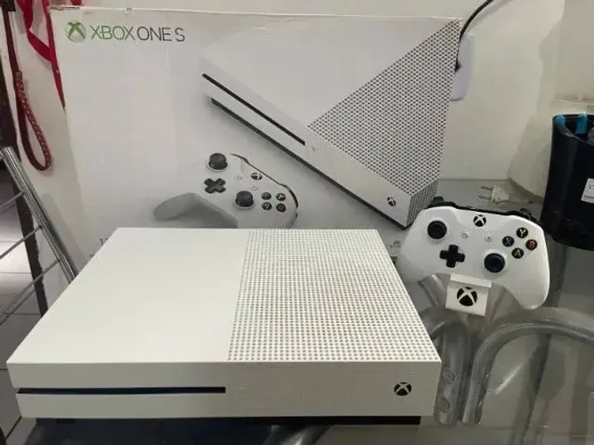 Xbox One S Memoria 1TB - Perfeito Estado! (ACEITO CARTÃO)