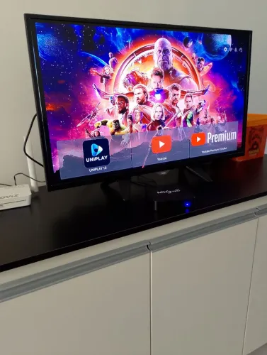 Tv. AOC 32 