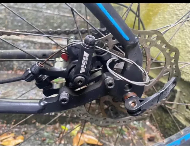 Vendo bicicleta, aro 29, em perfeito estado. Freios a disco e câmbio shimano.