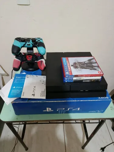 PS4 FAT 1TB + 2 manetes+ 3 jogos conservado