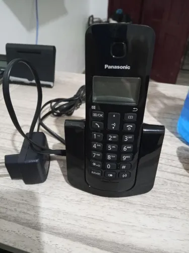 Telefone de mesa sem fio.