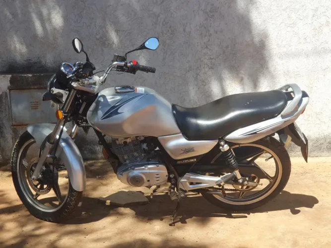 Suzuki Yes se ano2014 com qrcot 2023 na mão 