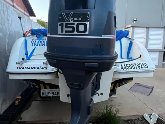 Lancha 19 pés 150hp V6