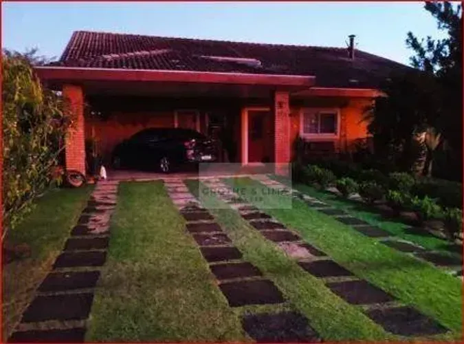 Casa Térrea com 4 Suítes no Condomínio Santa Bárbara 1.175 m² de Terreno
