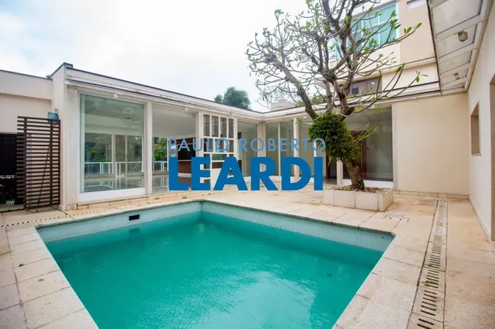 CASA ASSOBRADADA - PERDIZES - SP