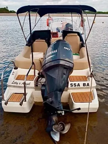 Lancha modelo Fliper 18 Pés motor YAMAHA 90 hp 4 tempos GPS Garmin