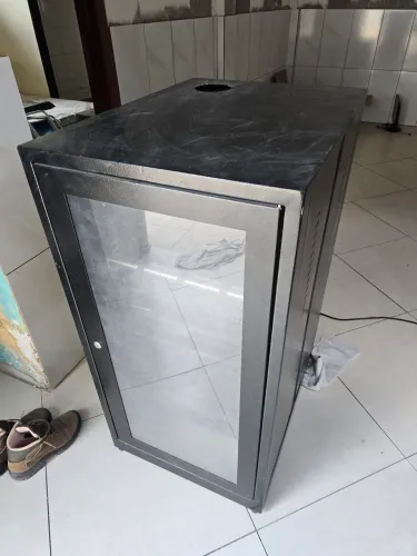 Rack 19u grande, 112 cm altura, por 77 cm de profundidade, 57 de largura.