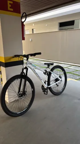 Mountain Bike Veloforce Aro 29 - 24 Marcha, Freio a Disco e Suspensão - R$ 900