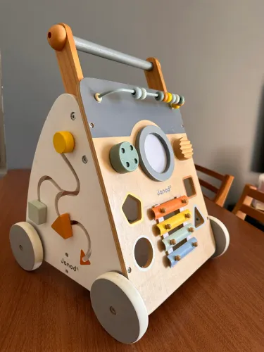 Andador multifuncional para bebê