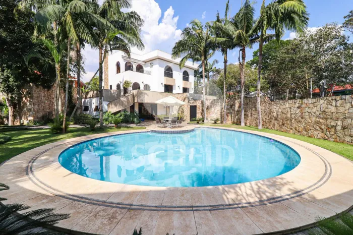Casa para locação no Bolsão de Interlagos 2.113m² de terreno 1.182m² área construída