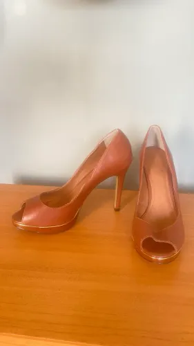 Sapato de salto de couro - Claudina