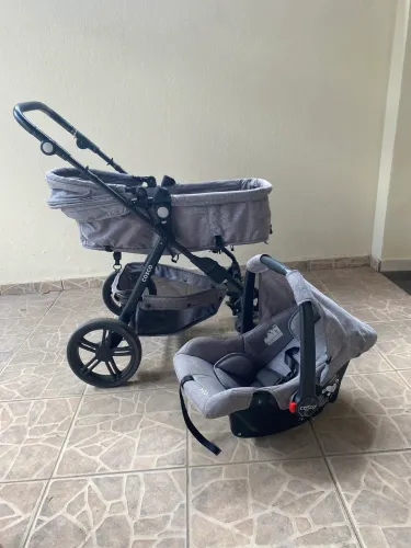 Kit carrinho Moisés com bebê conforto