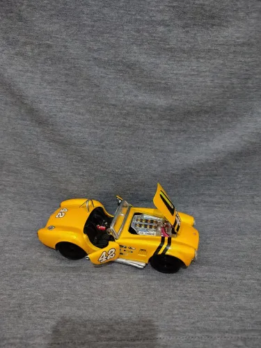 Carro colecionável Shelby cobra 1:24