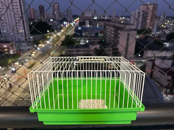 Gaiola pequena quase nunca usada