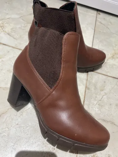Bota Modare marrom