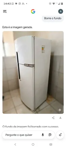 Geladeira novinha pouco tempo de uso perfeitamente