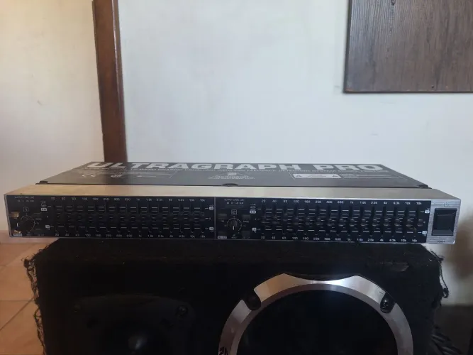 Equalizador Behringer FBQ-PRO