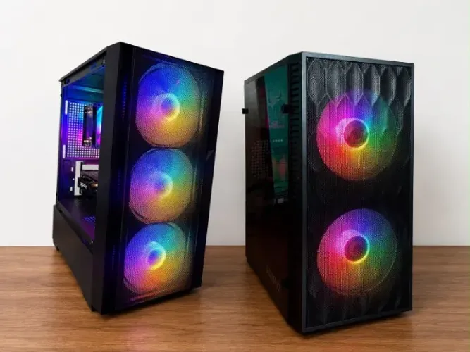 Dois PC GAMERS
