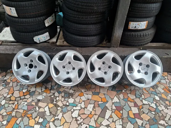 Jogo de rodas de liga leve aro 14/4 furos originais Peugeot 206e 207e 208 e outros