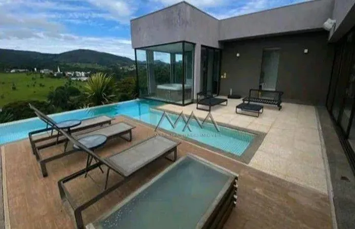 Casa à venda em Capitólio | 761,88 m² - 7 suítes