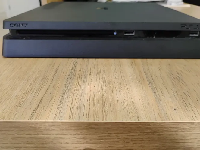 PlayStation 4 slim