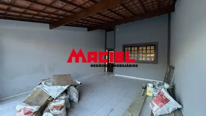 Casa Assobradada à Venda no Jardim Oriente ? Próxima ao Shopping Oriente e COOP | 3 Dormit