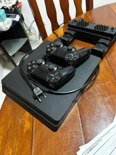Play Station 4 PS4 2 Controles Originais + Base Cooler