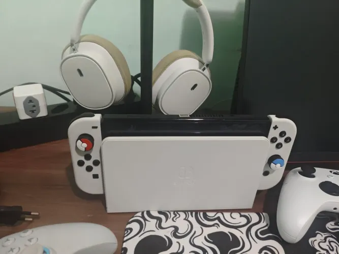 Nintendo Switch Oled 64gb Desbloqueado 1 ano de uso 