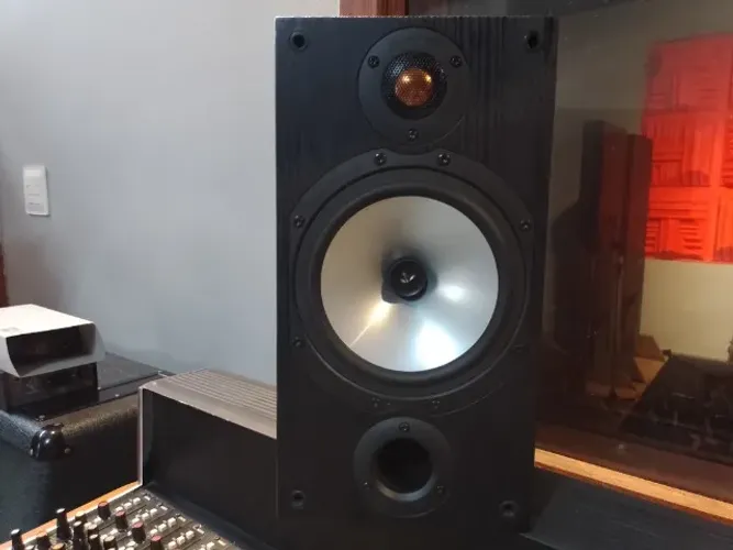 01 monitor áudio