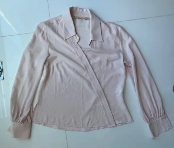 BRECHÓ-BLUSA MANGA COMPRIDA, COR ROSA BEBÊ, MARIA FILÓ, TAM. P, 98% POLIESTER 2% ELASTANO