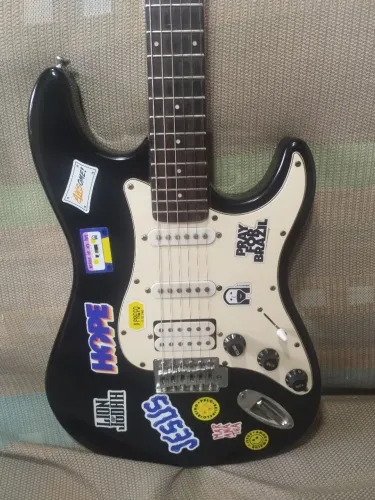 Vendo ou troco guitarra Strato