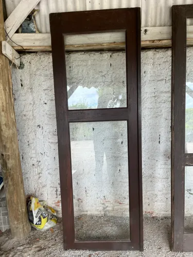 Porta de madeiras de lei com vidro