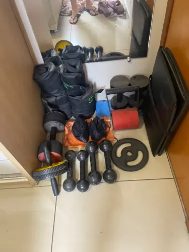 Kit de musculação: Halteres, caneleiras, colchonete